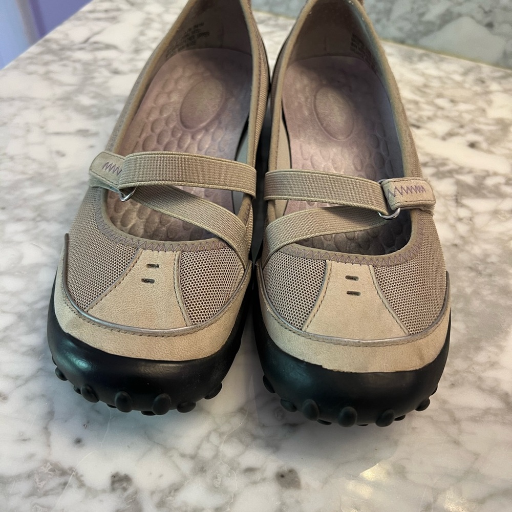 Privo By Clarks Shoes Size 6.5 Mary Jane Flat Slip On Kosmo Light tan